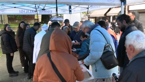Edirne&rsquo;de vatandaşlara 22 kilo Kakava kurabiyesi ikram edildi
