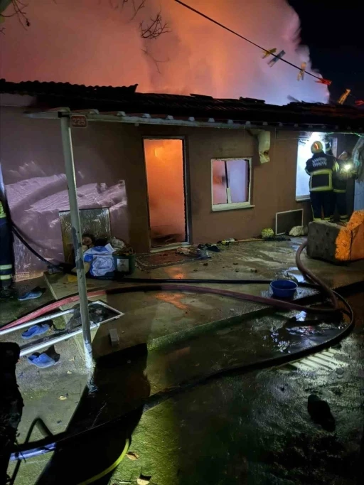 Edirne&rsquo;de yaşlı kadının evi alevlere teslim oldu
