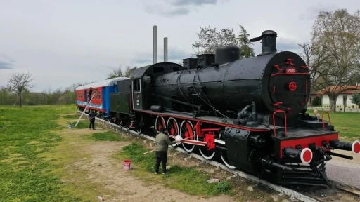 Edirne Karaağaç Tren Garı’ndaki nostaljik tren boyatıldı
