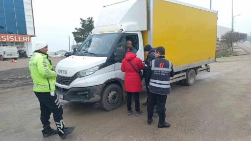 Edirne vergi dairesi ekiplerinden fatura ve irsaliye kontrol&uuml;
