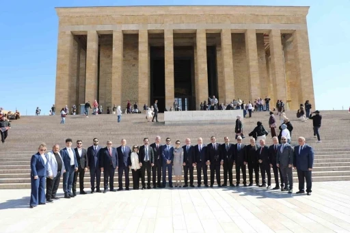 Edremit Belediyesi Ata&rsquo;nın huzuruna &ccedil;ıktı
