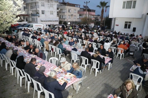 Edremit Belediyesi iftar sofraları Altınoluk&rsquo;ta kuruldu
