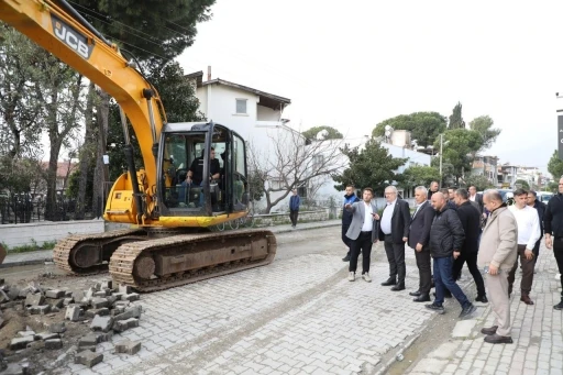 Edremit Belediyesi&rsquo;nden İkiz&ccedil;ay Mahallesi&rsquo;nde yoğun yol mesaisi
