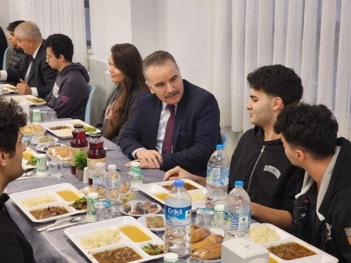 Edremit Kaymakamı Odabaş, iftar sofrasında Şehit Mustafa Serin Fen Lisesi &ouml;ğrenci ve &ouml;ğretmenleriyle buluştu
