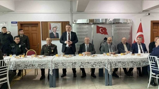 Edremit protokol&uuml; bayramlaşmada buluştu
