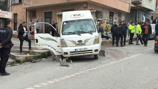 Edremit&rsquo;te alacak verecek kavgası kanlı bitti: 2 yaralı
