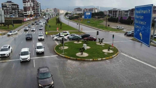 Edremit’te bayram trafiği havadan görüntülendi
