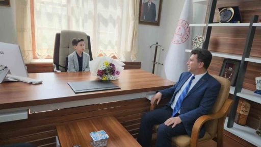 Edremit’te beklenen müdür koltuğuna oturdu
