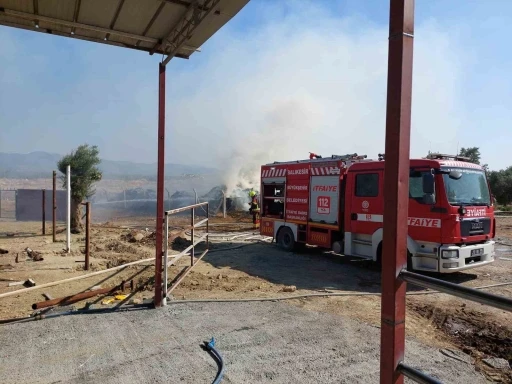 Edremit’te besi çiftliğinde yangın paniği
