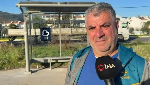 Edremit&rsquo;te bir babanın kızı ıslanmasın diye yaptığı durak belediyeyi harekete ge&ccedil;irdi
