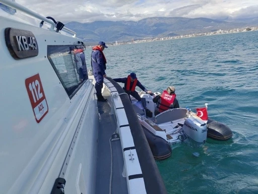 Edremit&rsquo;te botta mahsur kalan şahıs kurtarıldı
