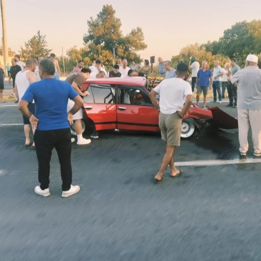 Edremit&rsquo;te otomobiller &ccedil;arpıştı: 2 &ouml;l&uuml;, 3 ağır yaralı

