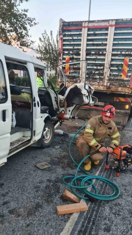 Edremit’te zincirleme kaza: 6 yaralı
