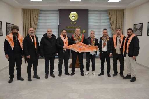 Edremit Y&ouml;r&uuml;kleri Derneği&rsquo;nden Kaykamam Odabaş &rsquo;a ziyaret
