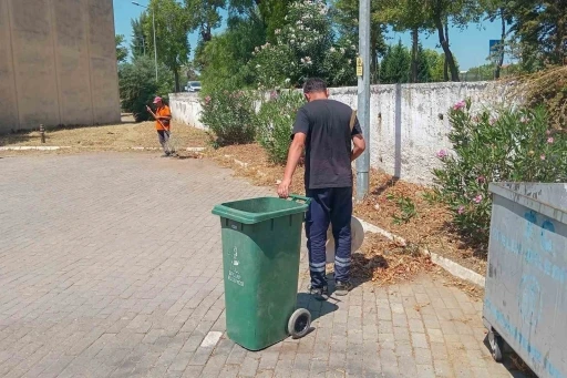 Efeler Belediyesi&rsquo;nden gıda &ccedil;arşısında temizlik &ccedil;alışması
