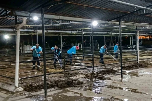 Efeler&rsquo;de bayram sonrası kapsamlı temizlik seferberliği
