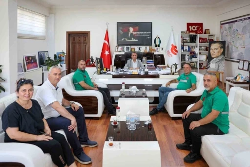Efeler&rsquo;de hayat kurtaran belediye personeline anlamlı &ouml;d&uuml;l
