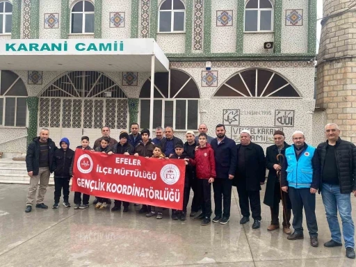 Efeler&rsquo;de her yaştan vatandaş sabah namazında bir araya geldi
