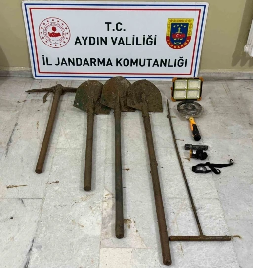 Efeler&rsquo;de ka&ccedil;ak kazıya su&ccedil;&uuml;st&uuml;
