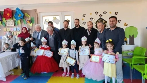 Efeler&rsquo;de Kur&rsquo;an&rsquo;a ge&ccedil;en minik &ouml;ğrenciye anlamlı kutlama
