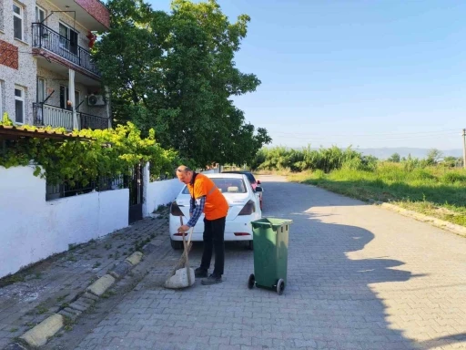 Efeler&rsquo;de temizlik &ccedil;alışmaları s&uuml;r&uuml;yor
