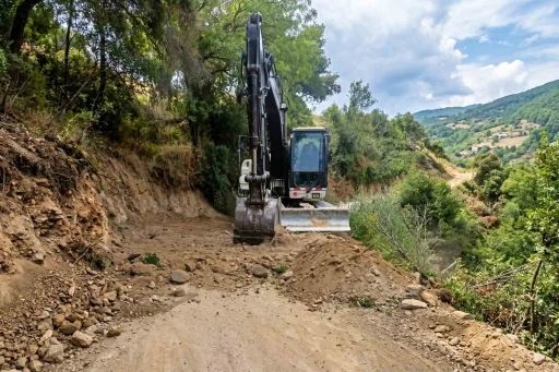 Efeler&rsquo;de yol bakım ve onarım &ccedil;alışmaları devam ediyor
