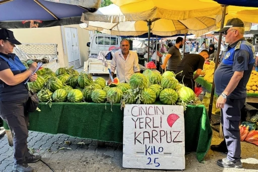 Efeler&rsquo;deki pazarlarda etiket ve fiyat denetimi yapıldı
