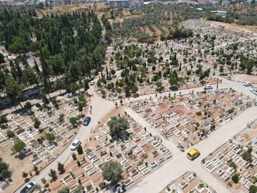Efeler’den mezarlık ziyaretlerine ücretsiz ulaşım desteği

