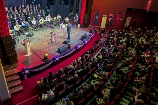Efelerli vatandaşlar türkü dolu bir gece geçirdi
