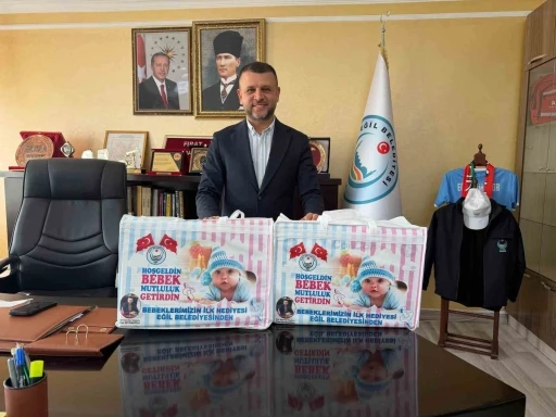 Eğil Belediyesi&rsquo;nden yenidoğan bebeklere hediye

