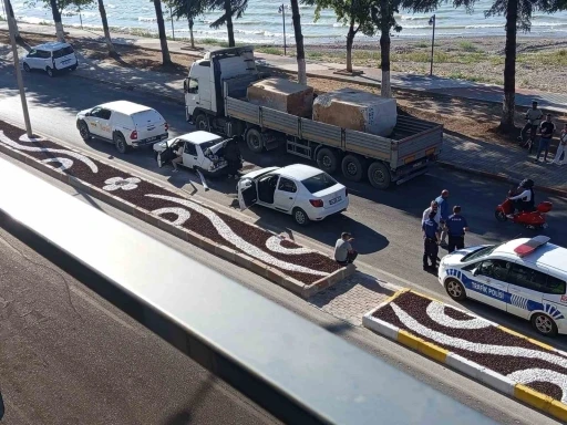 Eğirdir’de 3 aracın karıştığı zincirleme kazada 1 kişi yaralandı
