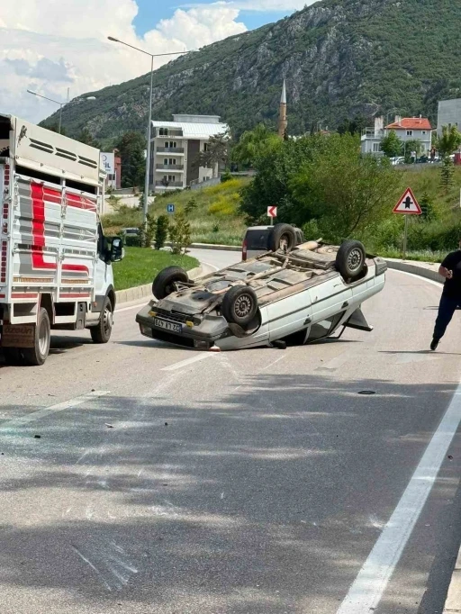 Eğirdir&rsquo;de takla atan otomobilin s&uuml;r&uuml;c&uuml;s&uuml; yaralandı
