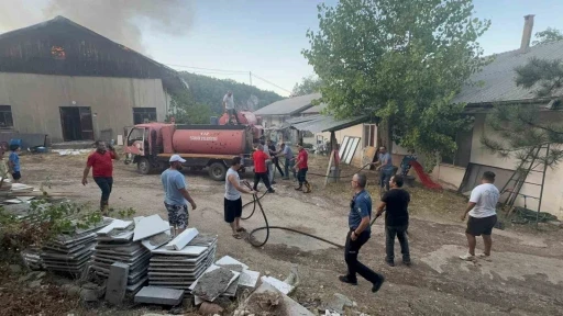 Eğirdir’de trafodaki tellere temas eden sincap, 1 depo ile 2 dönümlük araziyi küle çevirdi
