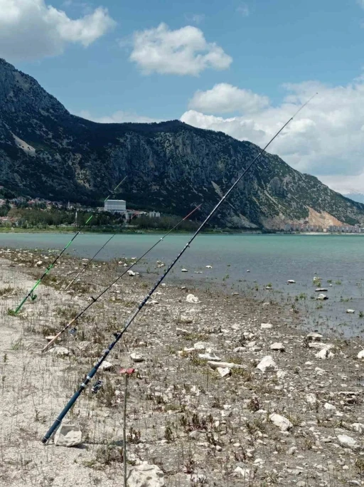 Eğirdir G&ouml;l&uuml;&rsquo;nde amat&ouml;r balık&ccedil;ılık alanları yeniden d&uuml;zenlendi
