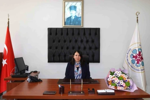 Eğitim bilimleri enstitüsünde bayrak değişimi

