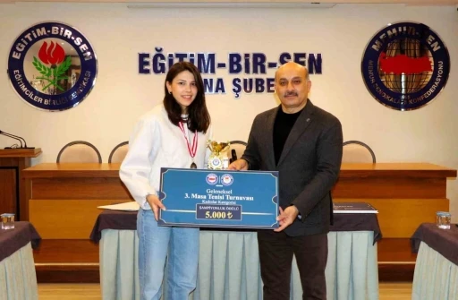 Eğitim-Bir-Sen&rsquo;den &ouml;d&uuml;ll&uuml; 2. Masa Tenisi Turnuvası: Adana&rsquo;da raketler dostluk i&ccedil;in sallandı
