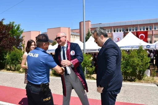 Eğitimin yaşı yok: 56 yaşında diploma aldı
