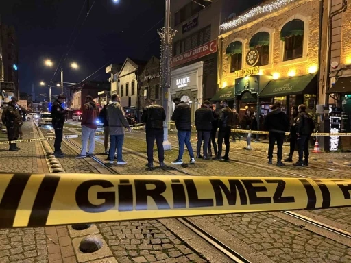 Eğlence mekanına silahlı saldırı: 2 &ouml;l&uuml;, 3 yaralı

