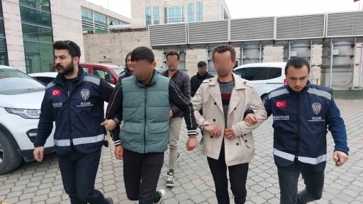 Ehliyet sınavına kopya düzeneğiyle giren 3 kardeş yakalandı
