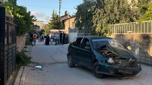 Ehliyetsiz &ccedil;ocuk s&uuml;r&uuml;c&uuml;n&uuml;n karıştığı kazada 2&rsquo;si &ccedil;ocuk 5 kişi yaralandı
