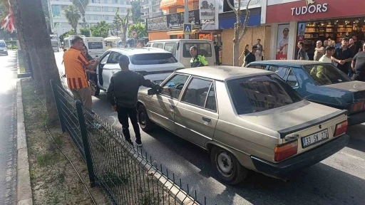 Ehliyetsiz ve alkollü sürücü 2 günlük son model cipe çarptı, araç sahipleri çileden çıktı
