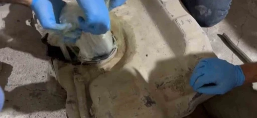 Ek mazot deposundan 20 kilogram esrar çıktı
