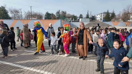 Ekin&ouml;z&uuml;&rsquo;nde &ouml;zel &ccedil;ocuklara &ouml;zel etkinlik
