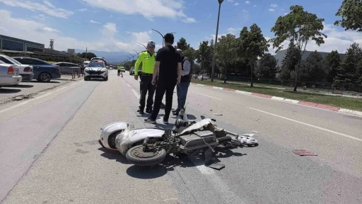 Ekipler dakikalarca dil döktü, parçalanan bisikletini bırakmamak için direndi
