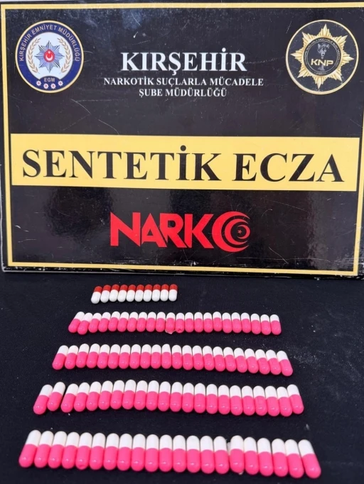 Ekiplerin ş&uuml;phelendiği şahsın &uuml;zerinden uyuşturucu &ccedil;ıktı
