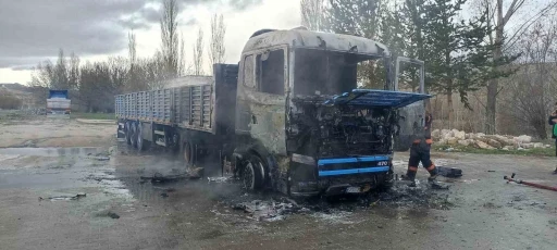 Ekmek kapısı alev alev yandı, sürücünün feryadı yürekleri sızlattı
