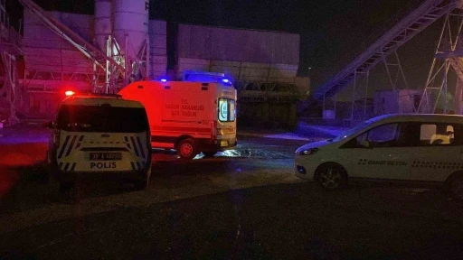 Ekmek kapısı, canını aldı... Çimento kamyonunun kapağının çarptığı şoför yaşamını yitirdi

