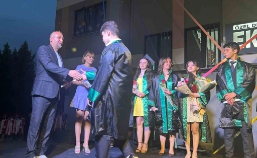 Ekobilim Kolejinden mezunlarına duygu ve coşku dolu uğurlama
