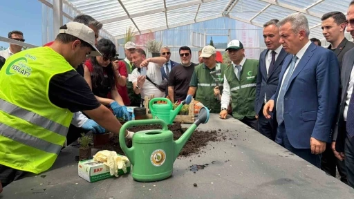 Ekrandan toprağa: İzmir&rsquo;de gen&ccedil;ler i&ccedil;in &rsquo;Doğal Yaşam K&ouml;y&uuml;&rsquo; kuruldu
