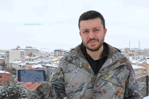 Eksi 20 derecede s&uuml;r&uuml; halinde suya girdiler
